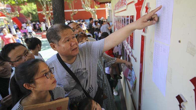 禁止分班考试惹争议:学霸吃不饱,学渣吃不消